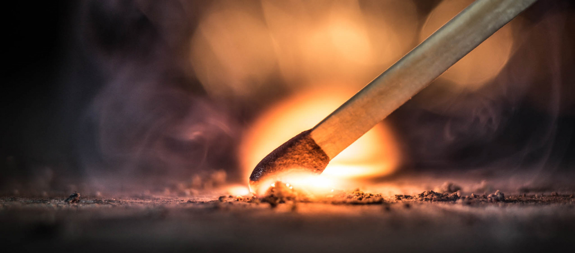 Возмещение ущерба при пожаре в Александрийской. Цены от 10000₽.